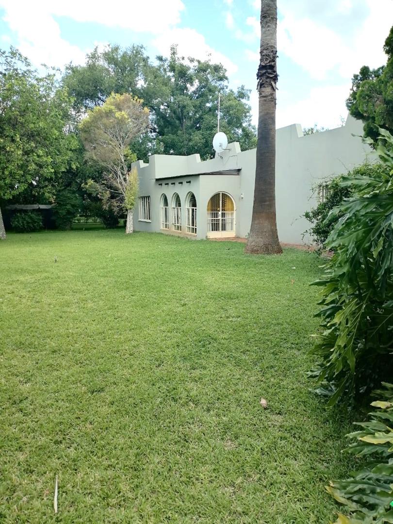 6 Bedroom Property for Sale in Mamogaleskraal North West